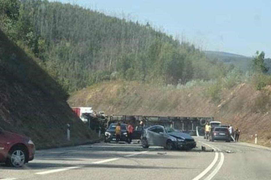 2021-08-23_14_45_10 Colisão entre ligeiro e pesado provoca um morto no IC8 em Figueiró dos Vinhos.jpg