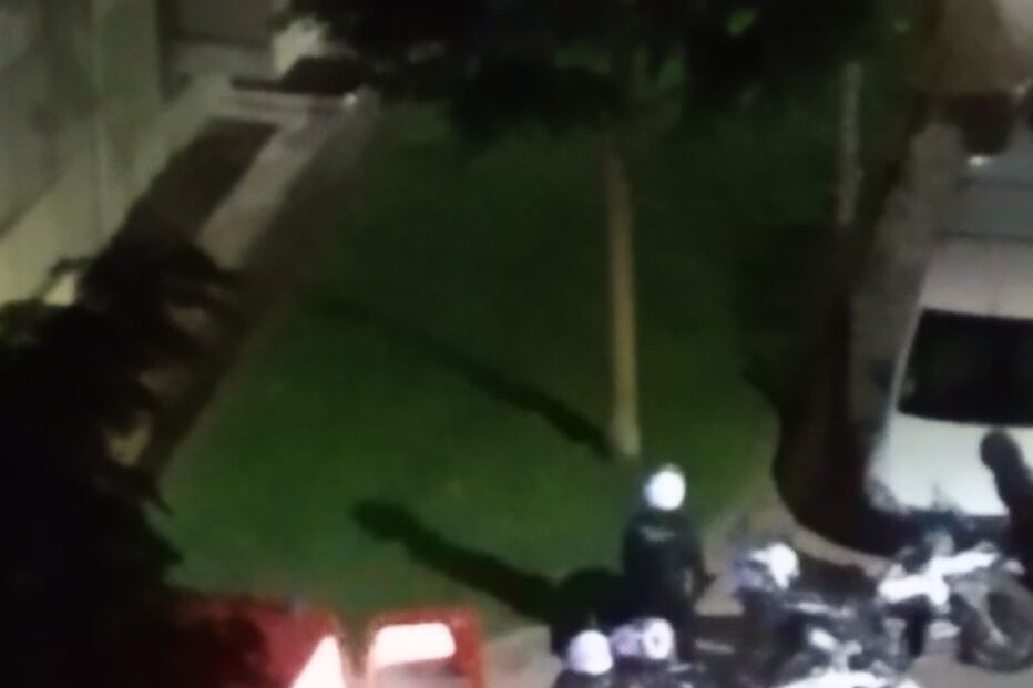 Homem de 35 anos assassinado a tiro na rua em frente à companheira