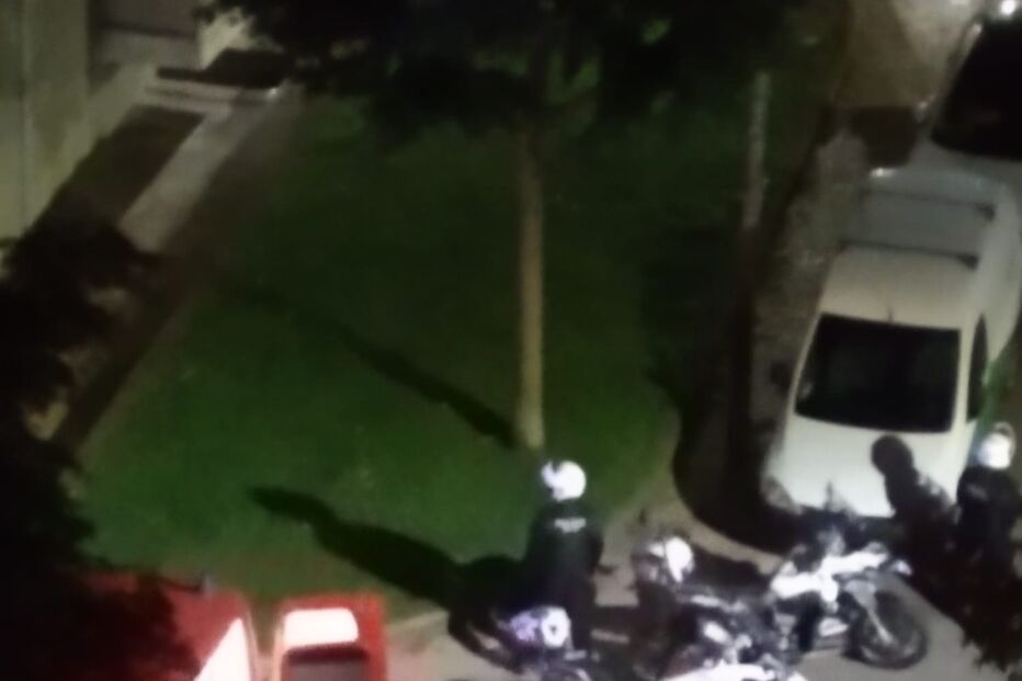 Homem de 35 anos assassinado a tiro na rua em frente à companheira