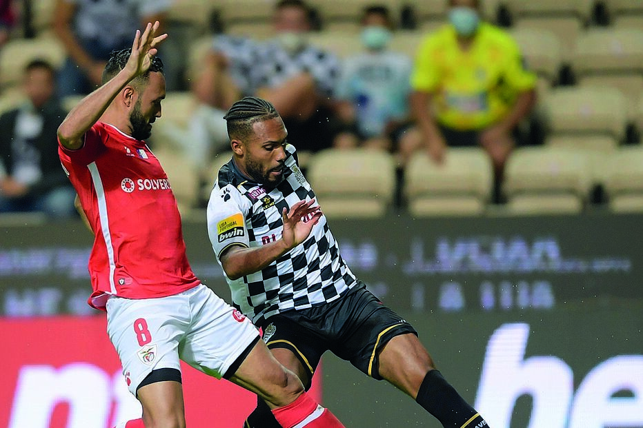 Gorré fez um excelente trabalho antes de assistir para o 2-0, por Sauer