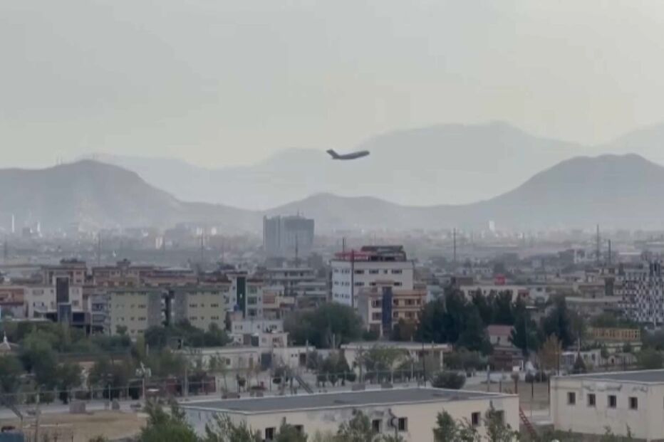 Talibãs exigem retirada do Afeganistão até ao final do mês