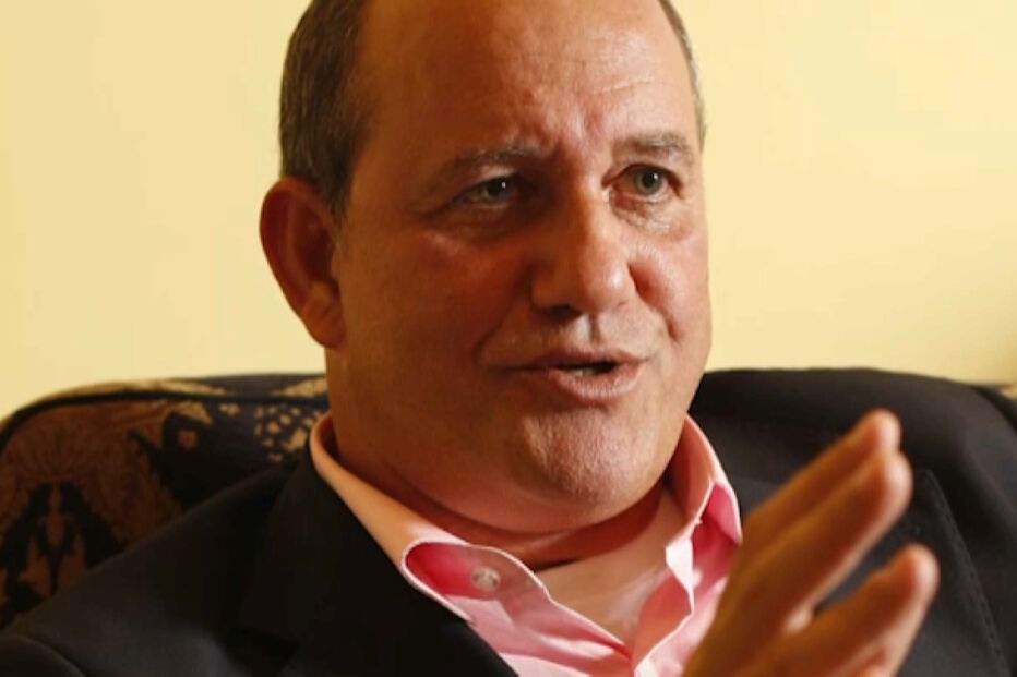 Artur Albarran internado nos cuidados intensivos com Covid-19