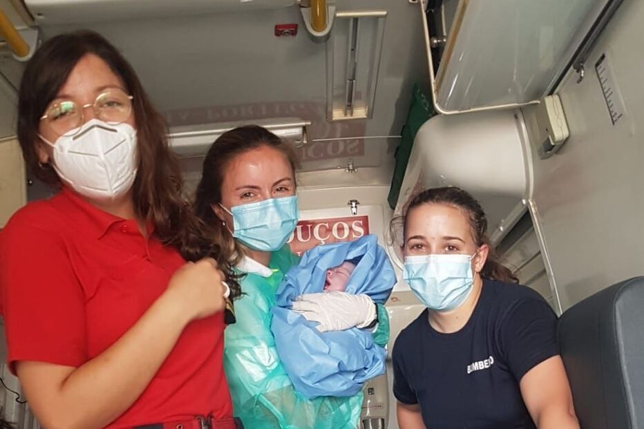 Bebé nasce no interior de ambulância na Maia