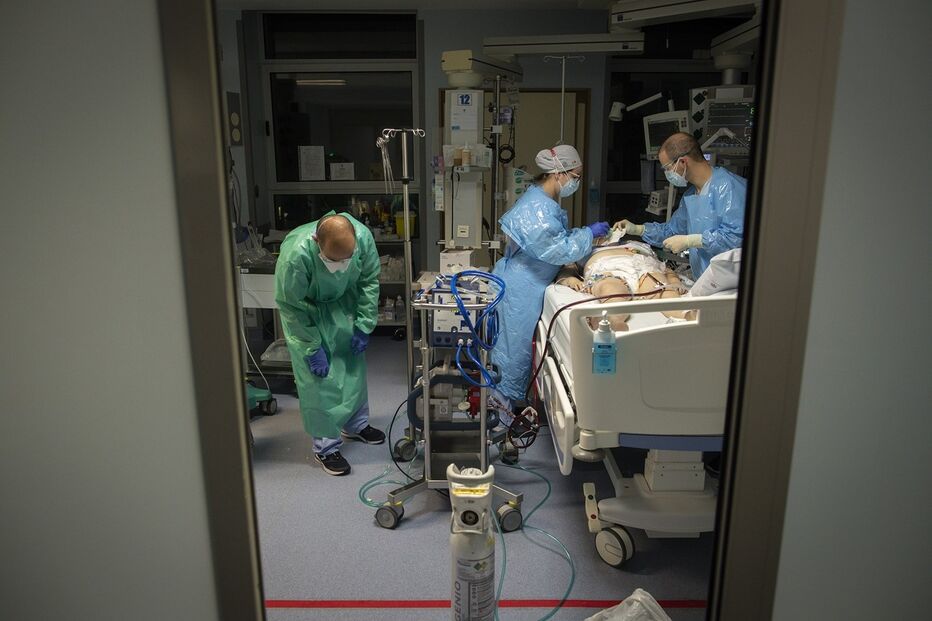 Doentes infetadas pelo vírus e em estado grave com oxigenação por membrana extracorporal