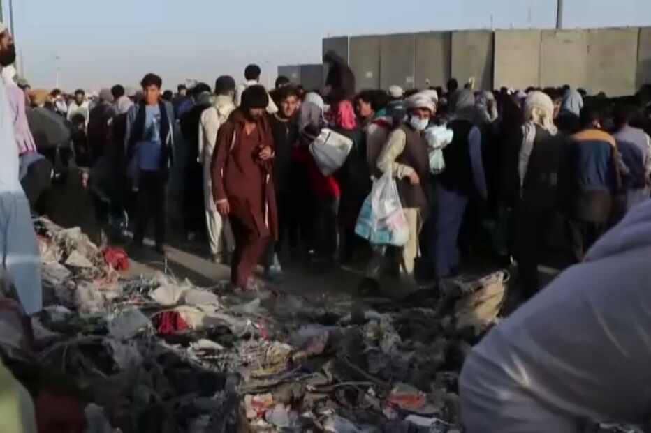 2021-08-27_10_19_39 Aliados pedem a cidadãos que saiam do aeroporto de Cabul devido a ameaças terroristas.jpg