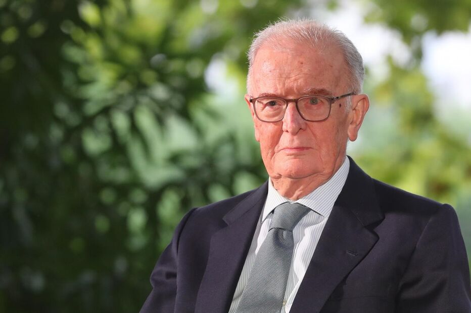 Antigo Presidente da República está, desde sexta-feira, internado no Hospital de Santa Cruz, Jorge Sampaio