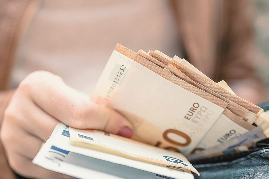 dinheiro, notas, burla, crimes financeiros