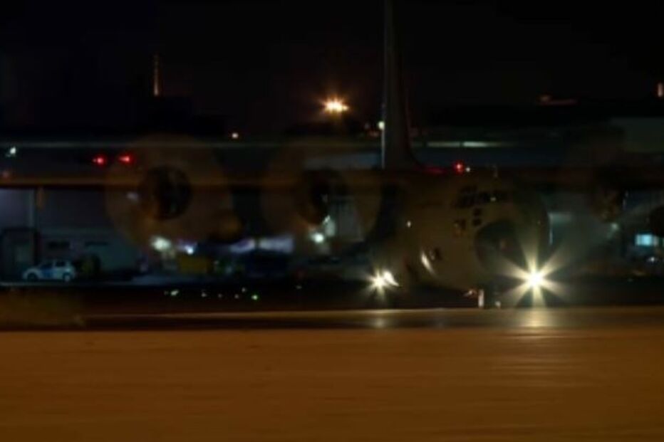 Avião militar aterra no aeroporto de Figo Maduro