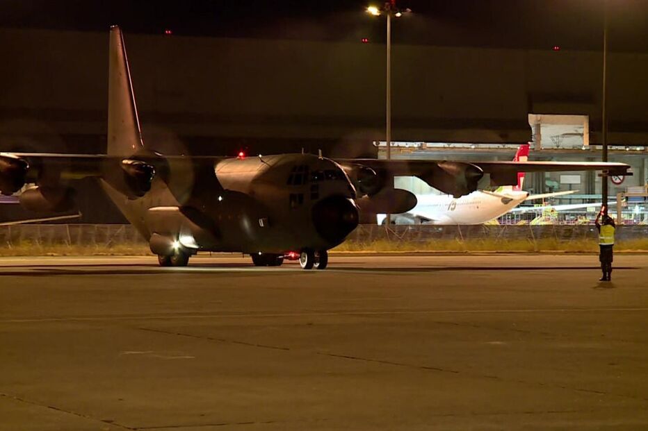 Chegada de grupo de afegãos e militares portugueses a Lisboa