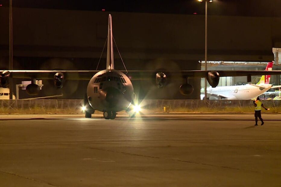 Chegada de grupo de afegãos e militares portugueses a Lisboa