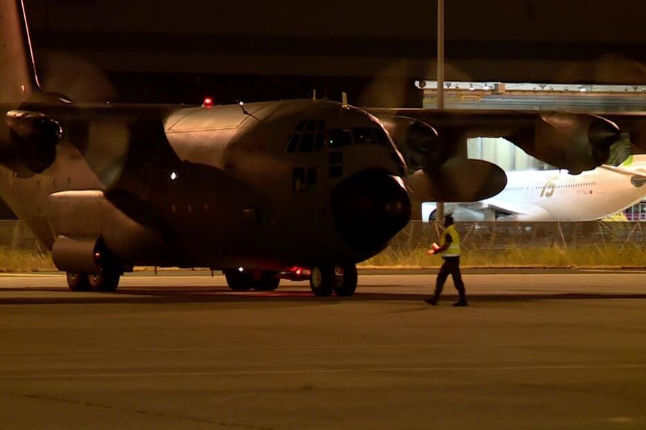 Chegada de grupo de afegãos e militares portugueses a Lisboa