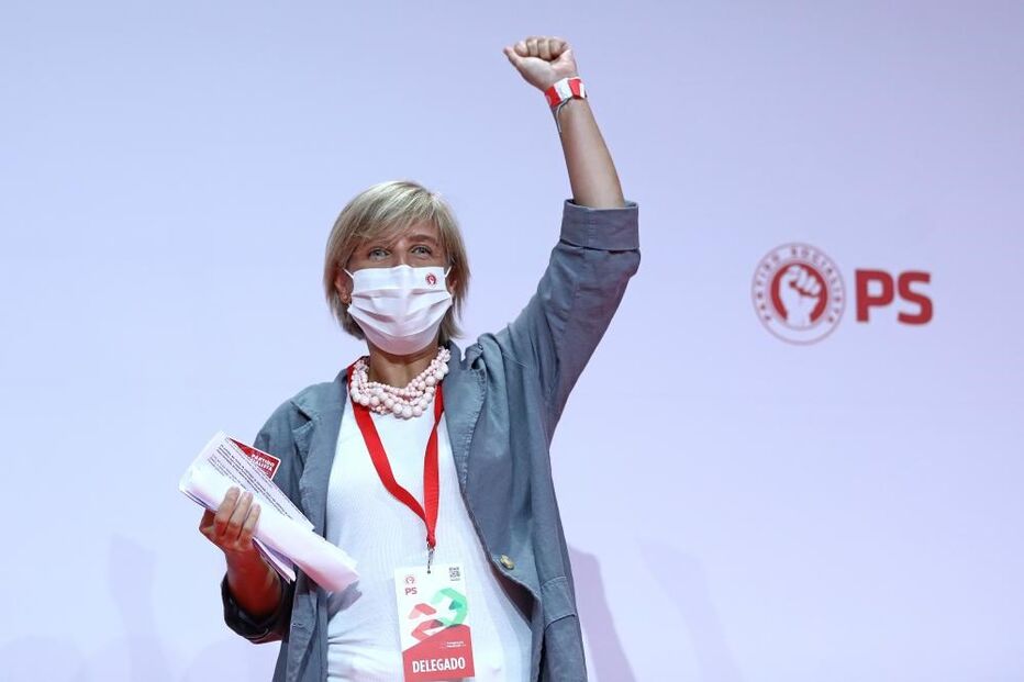 Marta Temido recebe cartão de militante do secretário-geral do PS