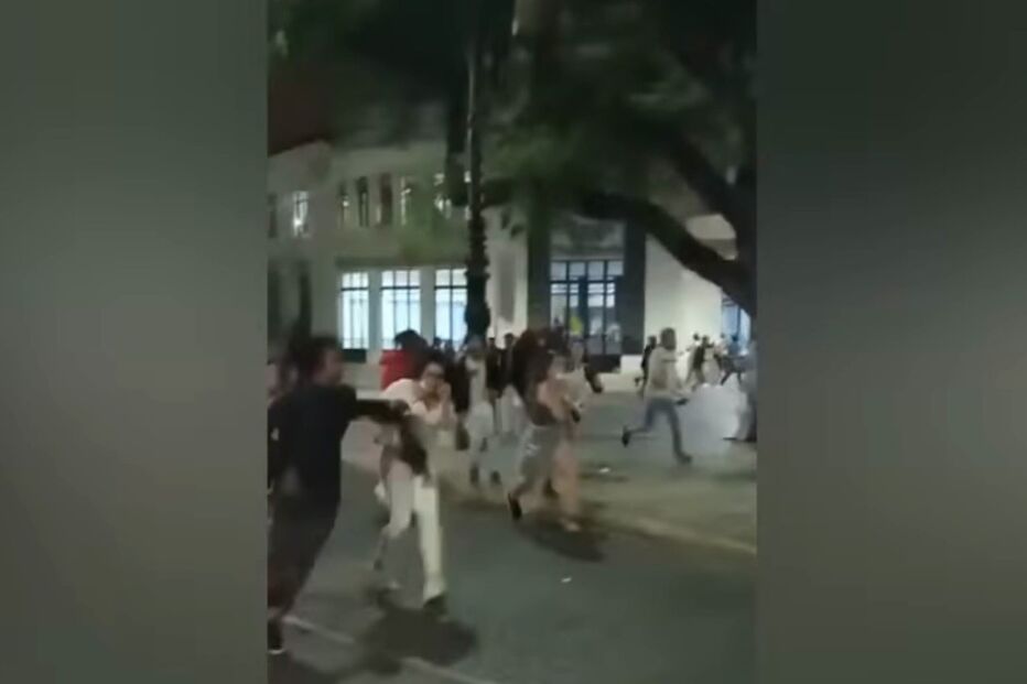 Jovens atiram pedras à polícia após fecho de bares em Lisboa