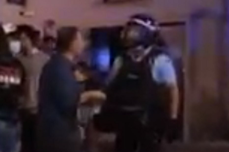 Polícia agride jovem no Bairro Alto