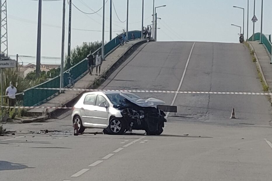 Um morto em colisão entre carro e mota em Aveiro