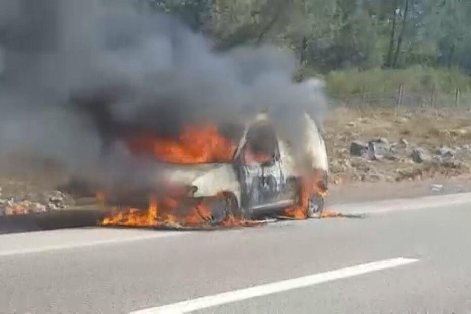 Carro incendeia-se na A1 em Minde