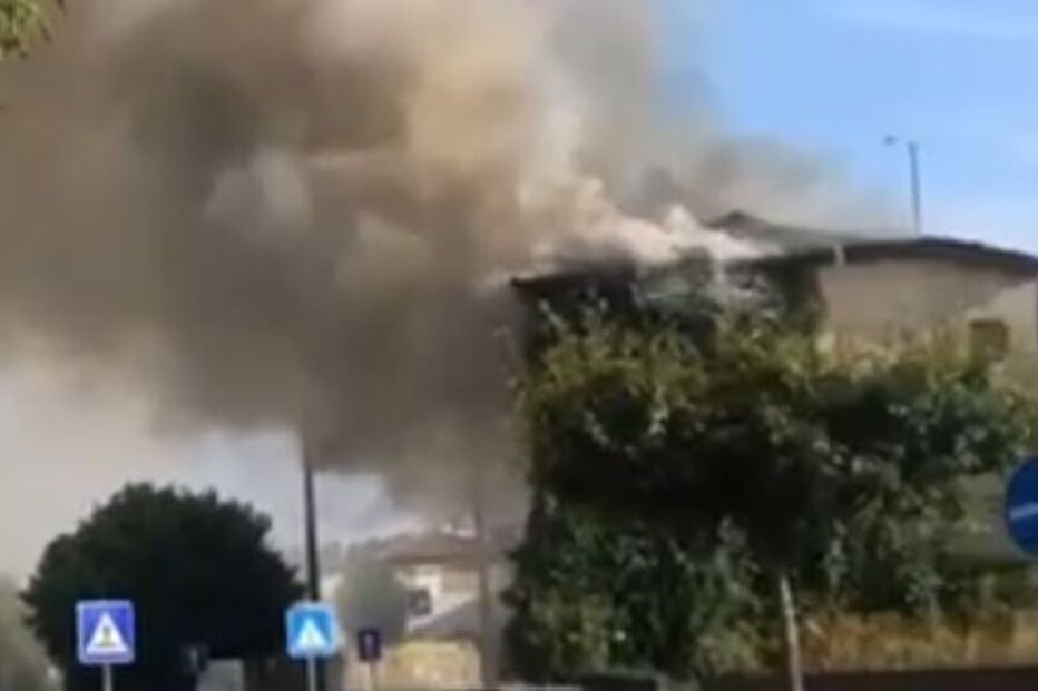 Incêndio deflagra em edifício abandonado em Gondomar