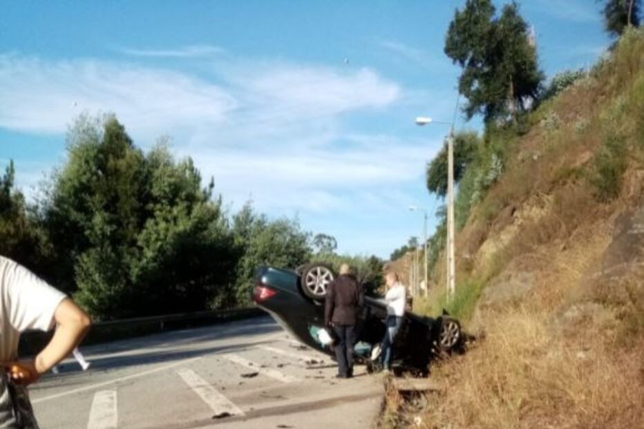 Colisão faz dois feridos, um deles em estado grave, em Gondomar