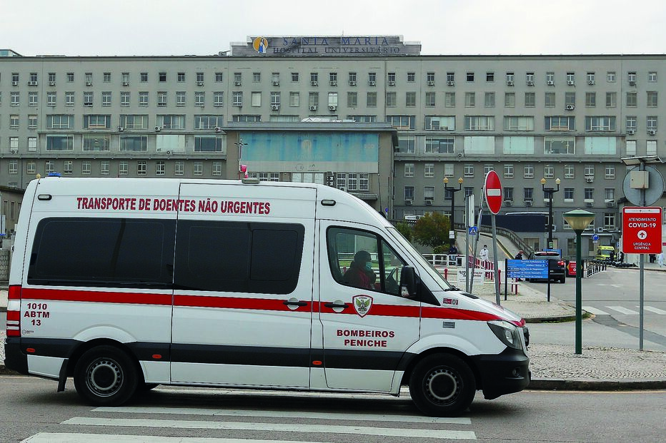 Hospital de Santa Maria tem recebido 400 doentes por dia nas Urgências nos últimos dias