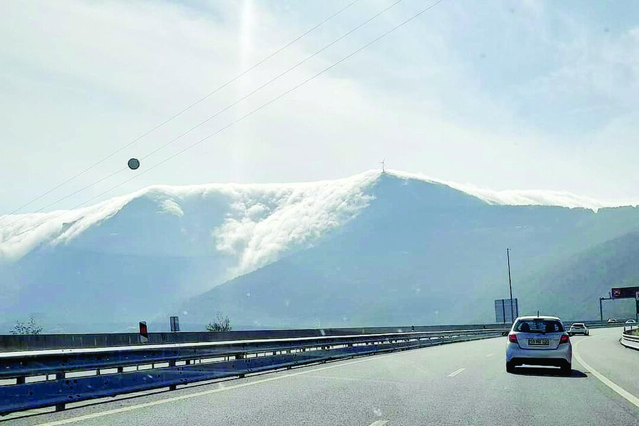Serras do Marão e do Alvão sob forte humidade: parecem cobertas de neve