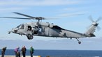 Dados como mortos militares que seguiam a bordo de helicóptero da Marinha norte-americana que se despenhou