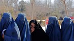 Televisão sem rosto: Apresentadoras são obrigadas a cobrir a cara no Afeganistão