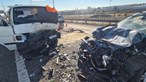 Condutor morre ao chocar contra carro após vários quilómetros em contramão no IC2 em Sacavém