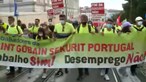 Trabalhadores da Saint-Gobain protestaram hoje em S. Bento contra despedimentos