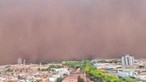 Imagens impressionantes mostram momento em que tempestade de areia atinge cidades do interior no Brasil