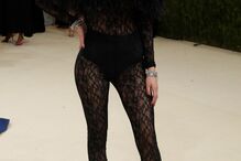 Olivia Rodrigo em Saint Laurent