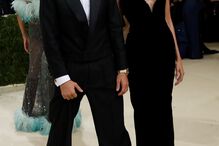 Justin e Hailey Bieber em Saint Laurent