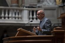 Jorge Sampaio recordado em homenagem no parlamento