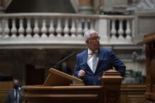 Jorge Sampaio recordado em homenagem no parlamento