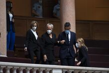 Jorge Sampaio recordado em homenagem no parlamento. Maria José Ritta, viúva do ex-Presidente, e o filho, André Sampaio, assistiram à cerimónia