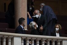 Jorge Sampaio recordado em homenagem no parlamento. Maria José Ritta, viúva do ex-Presidente, e o filho, André Sampaio, assistiram à cerimónia