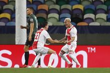 2021-09-15_20_11_30 Jogadores do Ajax celebram golo vs Sporting.jpg