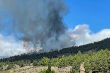 2021-09-19_15_46_30 2021-09-19T144428Z_721502302_RC22TP9PJVCA_RTRMADP_3_SPAIN-VOLCANO-ERUPTION.JPG