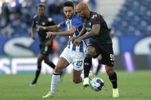 2021-09-19_18_51_01 João Mário e Rafael Martins durante o FC Porto - Moreirense.jpg