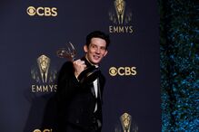 Josh O'Connor vencedor do prémio de Melhor Ator em série dramática pelo papel representado em The Crown
