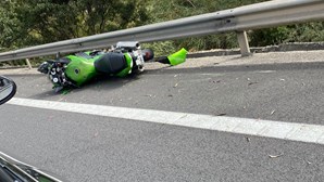 Um morto em acidente entre mota e carro na EN6-3 em Oeiras