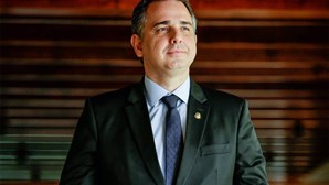 Líder do Senado brasileiro pede maior condenação do Governo à guerra  
