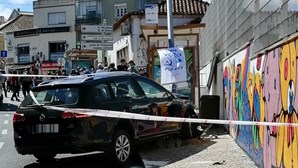 Condutor despista-se e atropela mulher em Algueirão-Mem Martins