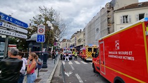 Condutora irrompe contra esplanada e atropela várias pessoas em França