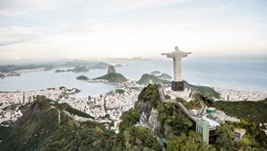 Rio de Janeiro suspende transportes para tentar reduzir ajuntamentos no réveillon