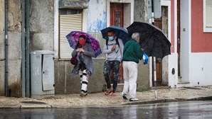 Prepare-se para o mau tempo: Chuva coloca seis distritos do continente sob aviso amarelo