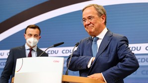Conservadores querem formar governo na Alemanha apesar de recuo eleitoral