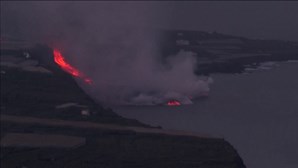 Lava do vulcão de La Palma já chegou ao oceano Atlântico