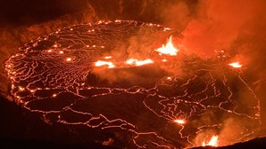  Vulcão Kilauea no Hawai entra em erupção