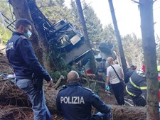 Eitan Biran foi o único sobrevivente da queda de um teleférico em Itália
