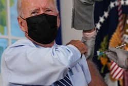 Joe Biden recebe terceira dose da vacina Covid-19